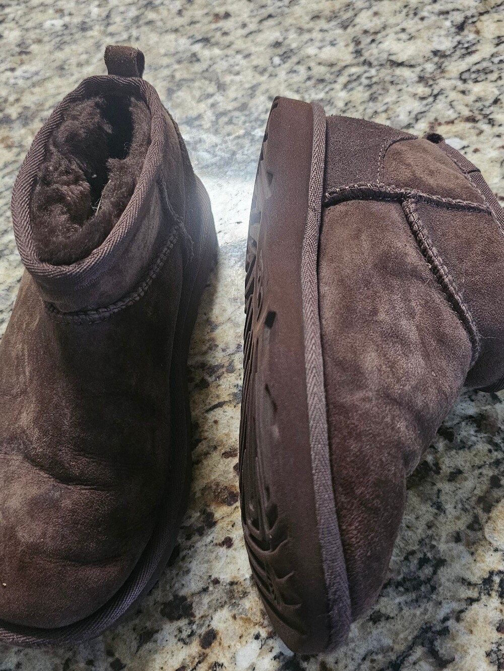 Kids UGG Mini Boot - Chestnut Size 2 - Picture 10 of 12